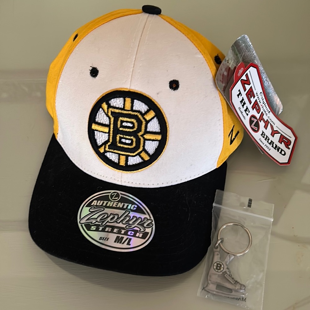 Boston Bruins hat and skate key ring